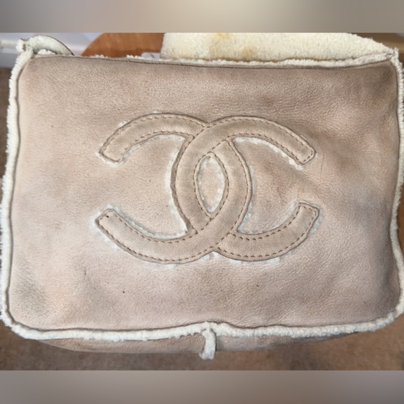 Shearling Chanel Bag - Picture 4 of 9